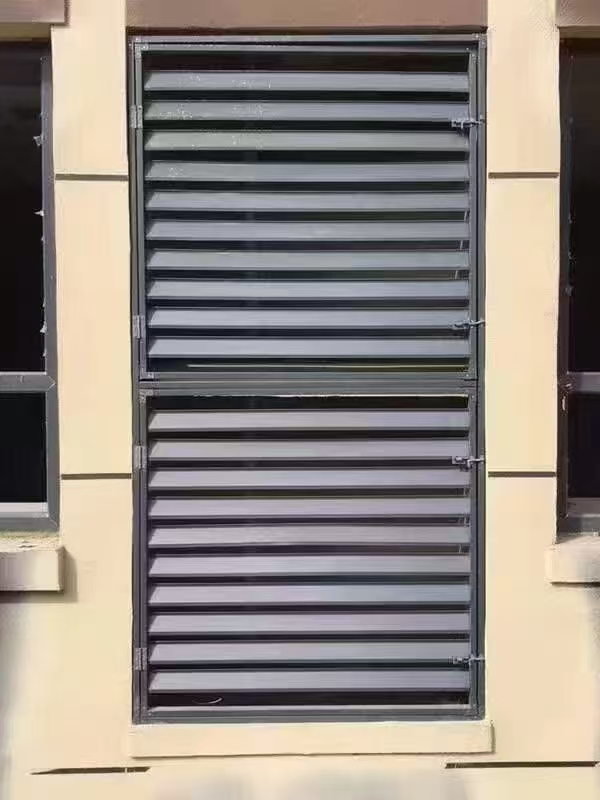 苏州市冲孔雕花铝单板铝格栅百叶窗 - 方案